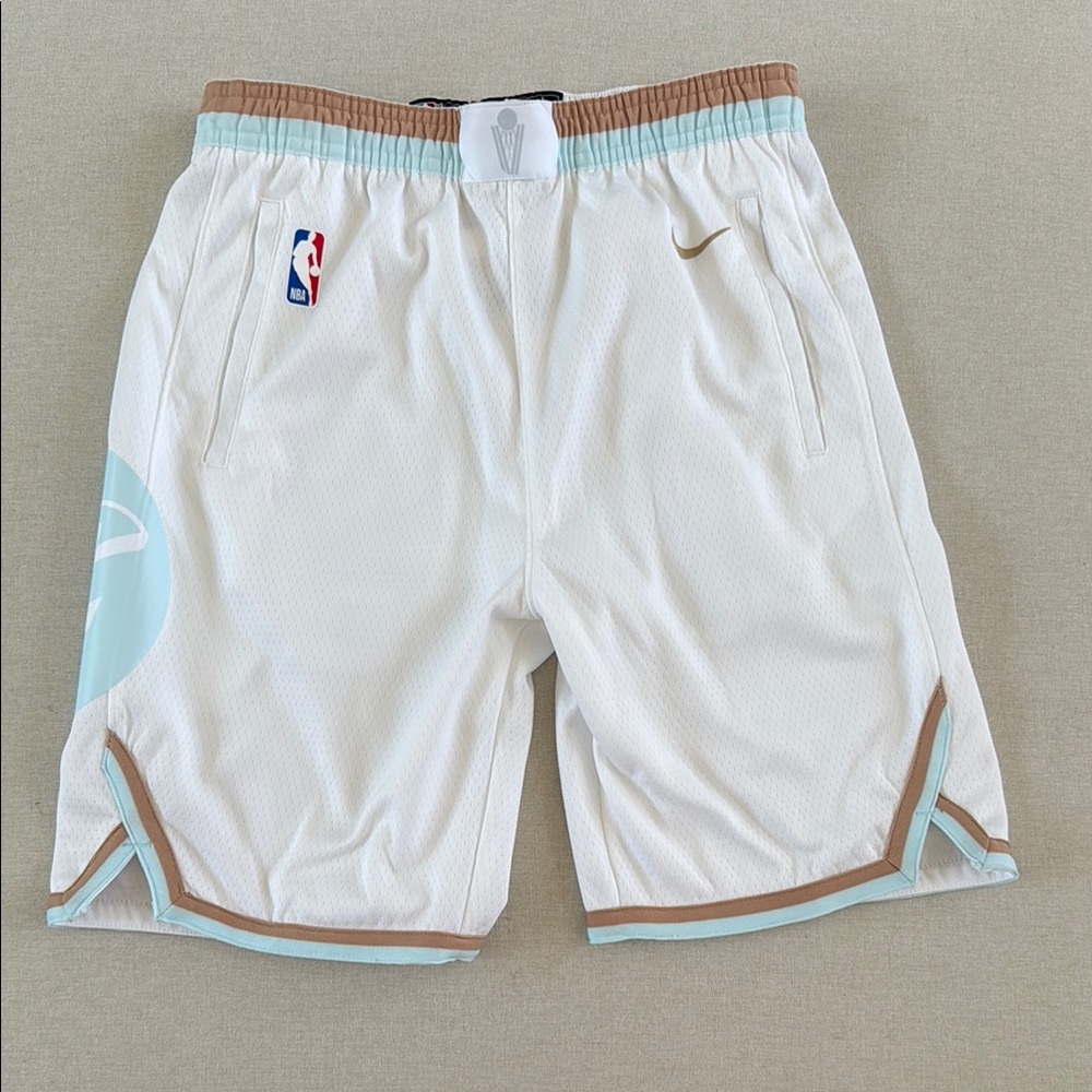 Nike Cleveland Cavaliers 22/23 City Edition Swingman Shorts New with tags Youth